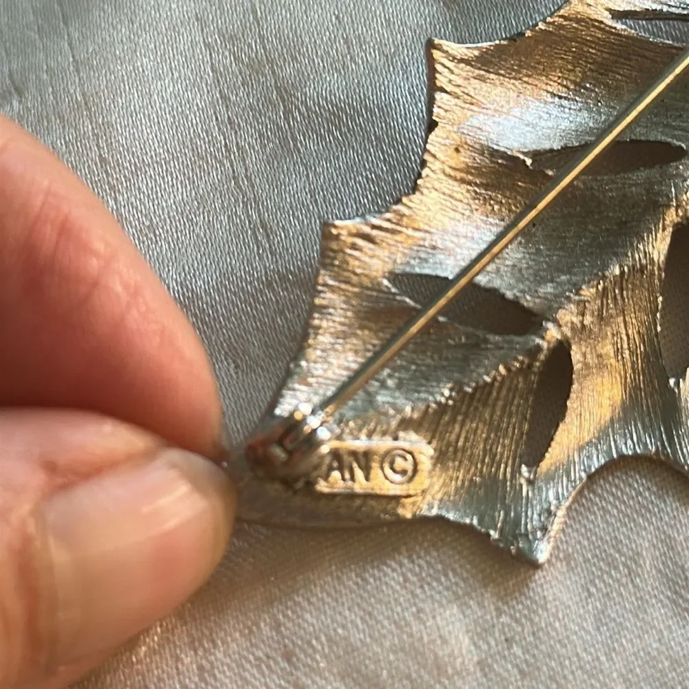 Vintage Silver Tone‎ Leaf Brooch